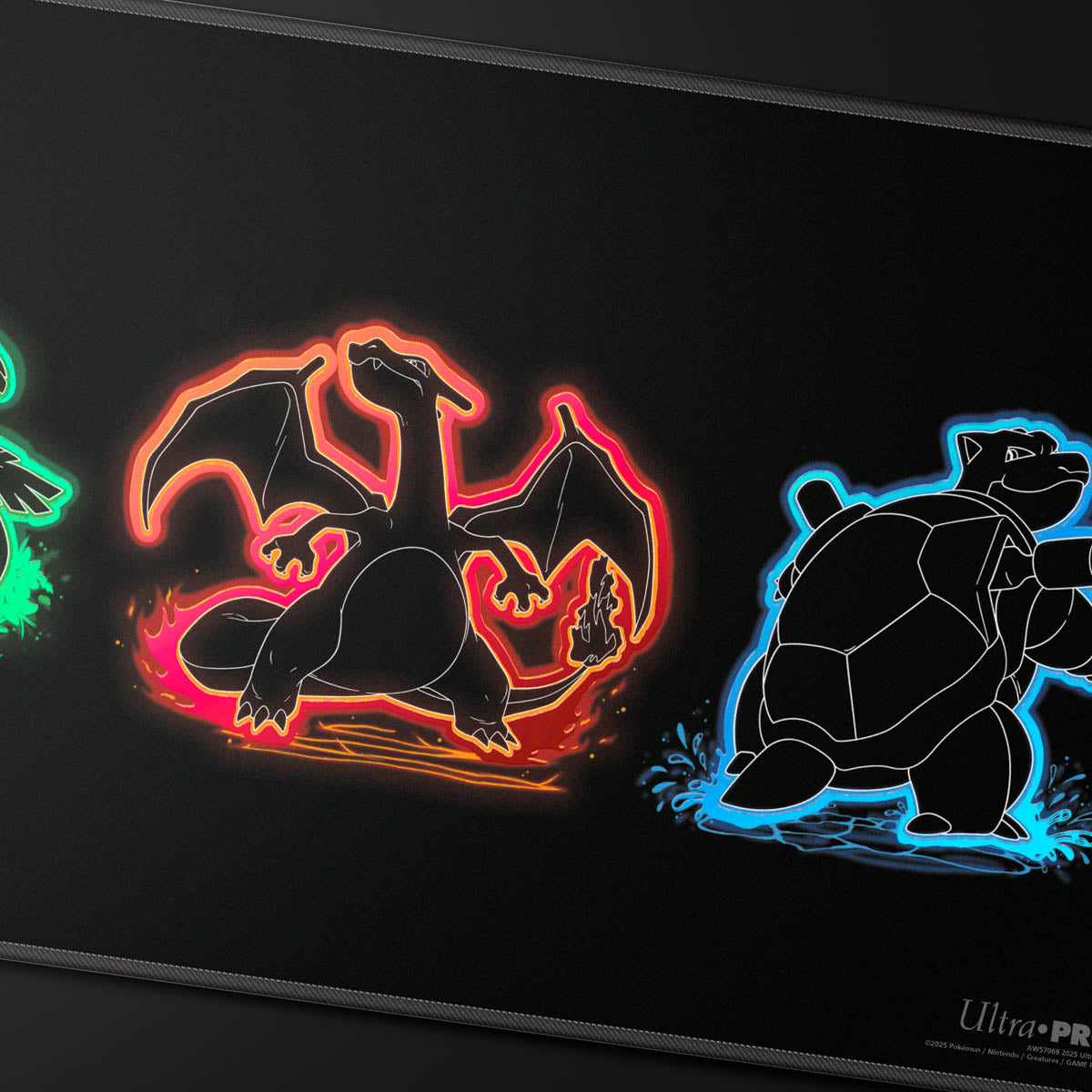 Ultra Pro - Pokémon JCC - Tapis de Jeu Premium Métallisé Neon Kanto - UK (Précommande) - Illustration personnage